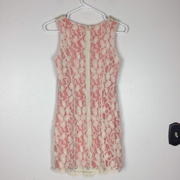 Champagne Strawberry Lace Fitted Sleeveless Lace - Picture 5 of 5